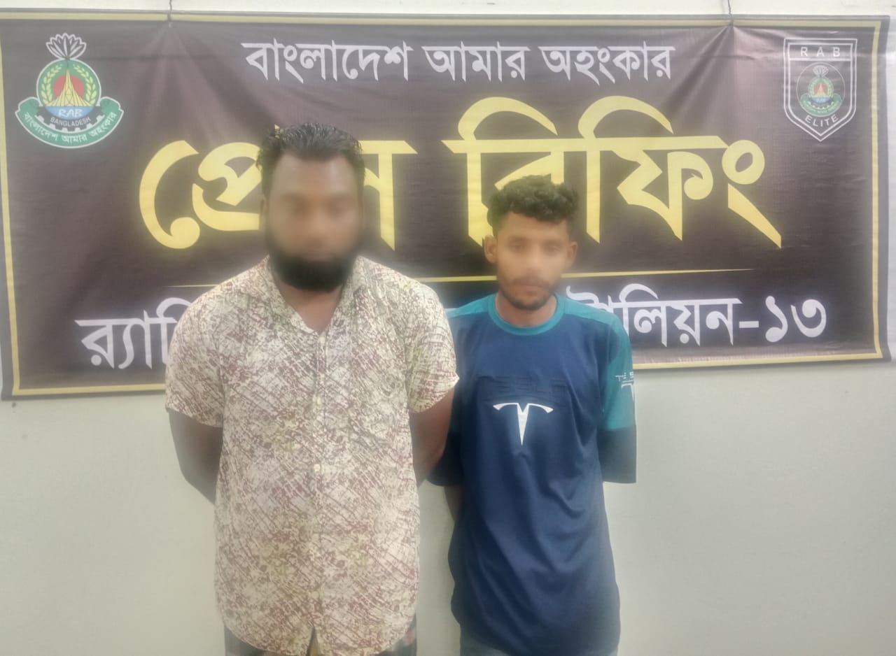 লালমনিরহাটে র‌্যাব-১৩ এর মাদকবিরোধী অভিযানে বিপুল পরিমানে ফেনসিডিল জাতীয় মাদকদ্রব্য একজন নারীসহ ৩ জন মাদক কারবারী গ্রেফতার