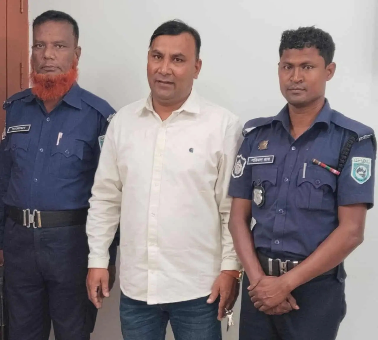 কাউনিয়ায় আওয়ামী লীগ নেতা হীরা গ্রেফতার