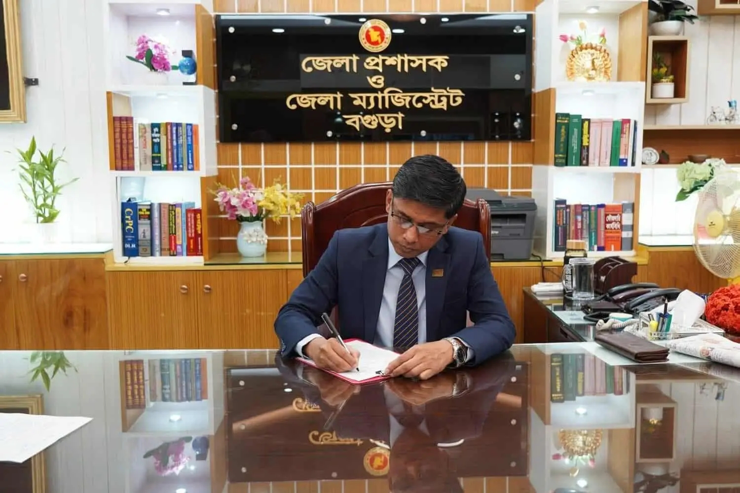বগুড়ার ২২৮তম জেলা প্রশাসক হিসেবে দায়িত্ব গ্রহণ করলেন মো: তৌফিকুর রহমান