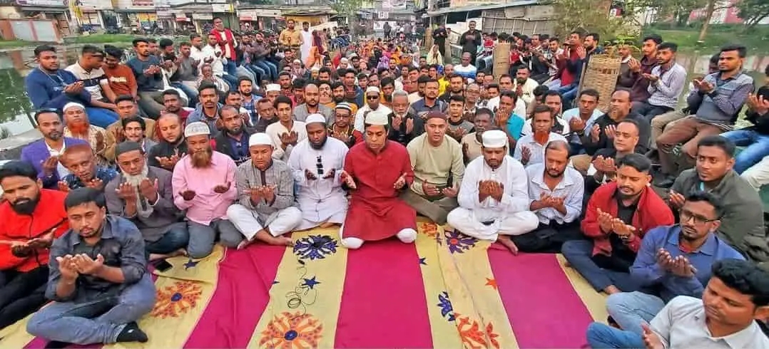 খালেদা জিয়ার সুস্থতা কামনায় বগুড়ায় সাবেক যুবদল নেতাদের দোয়া মাহফিল