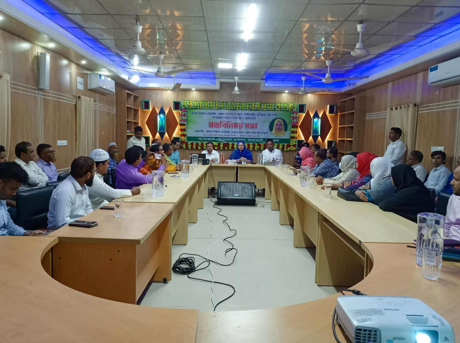 রাজারহাটে ডিসির মতবিনিময় সভা অনুষ্ঠিত