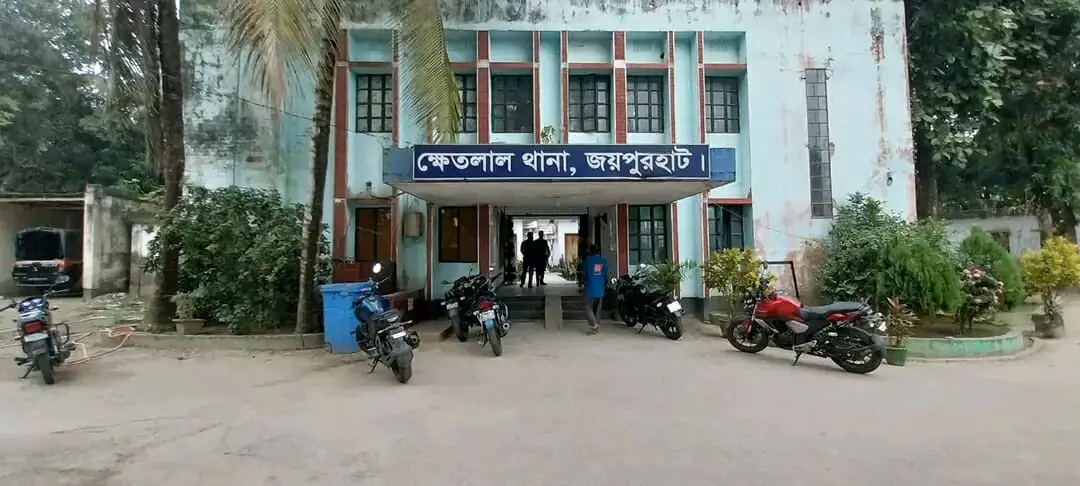জয়পুরহাটে তরুণীকে ভাড়া নিয়ে গণধর্ষণ গ্রেফতার ১