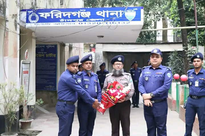 চাঁদপুর জেলার ফরিদগঞ্জ থানা আকস্মিক পরিদর্শন করেন পুলিশ সুপার