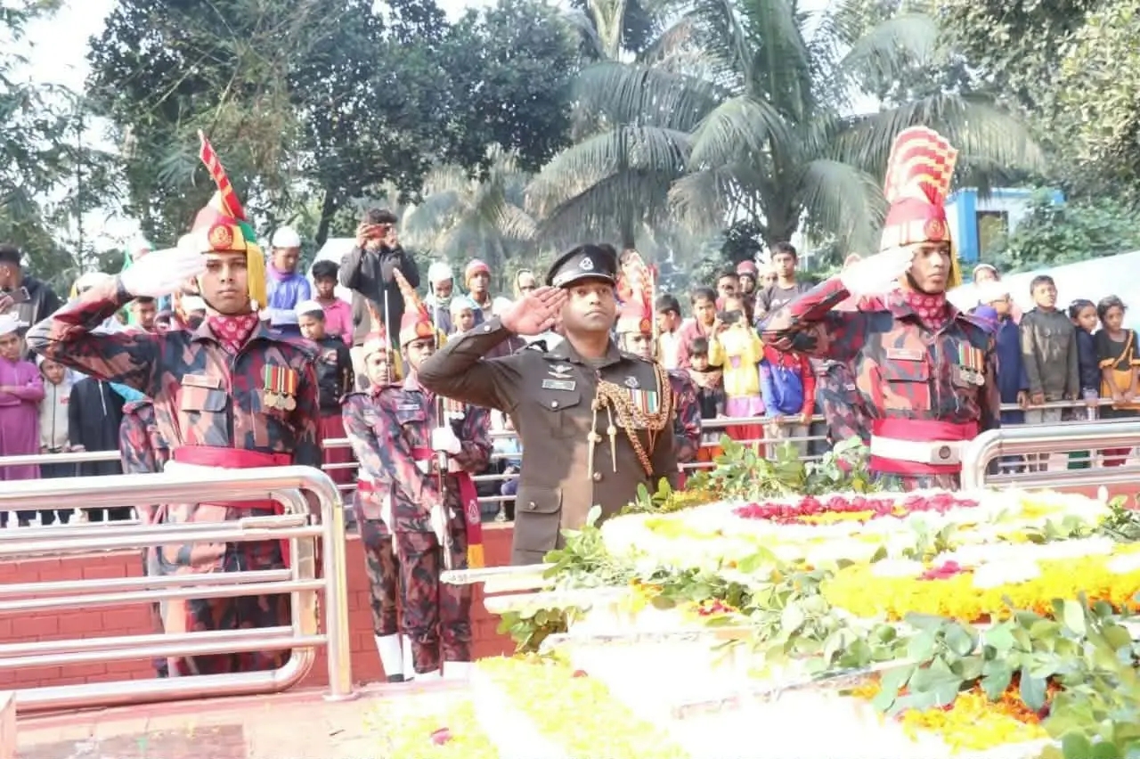 শার্শায় বিজয় দিবসে বীরশ্রেষ্ঠ নূর মোহাম্মদের সমাধিস্থলে শ্রদ্ধার্ঘ্য অর্পণ