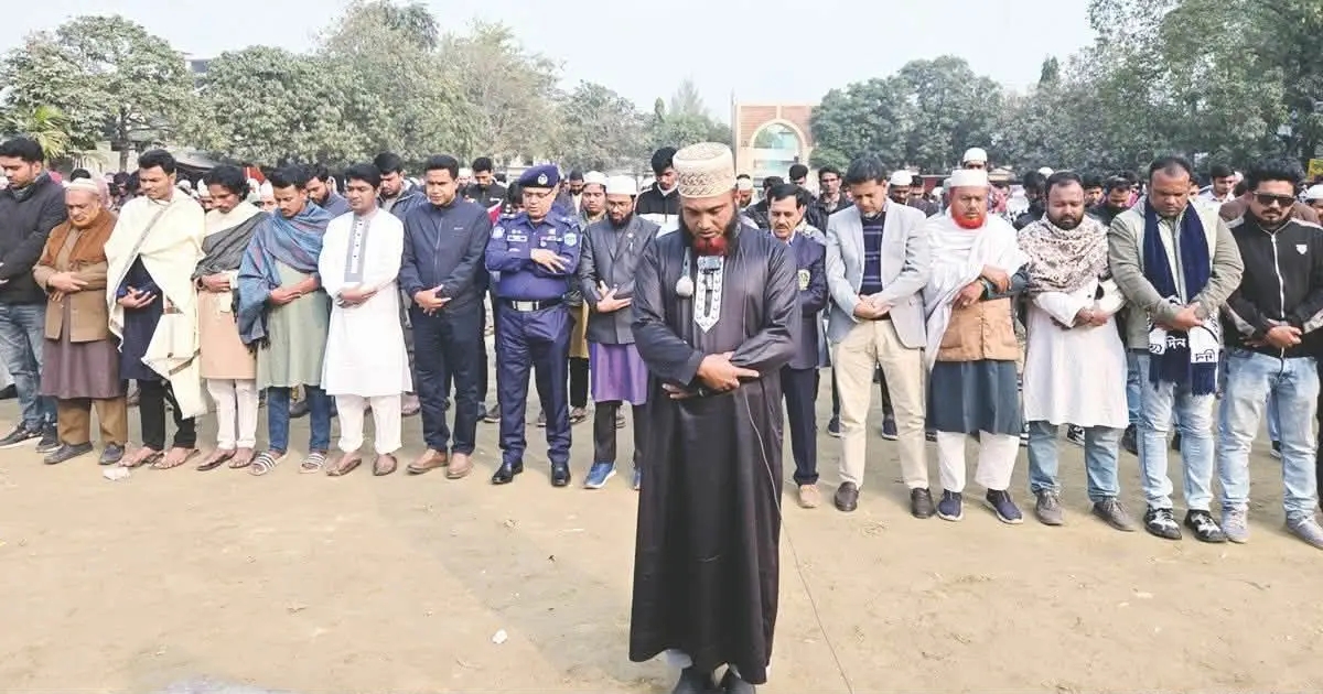 নওগাঁয় ওসমান হাদির গায়েবানা জানাজায় সর্বস্তরের মানুষের অংশগ্রহণ