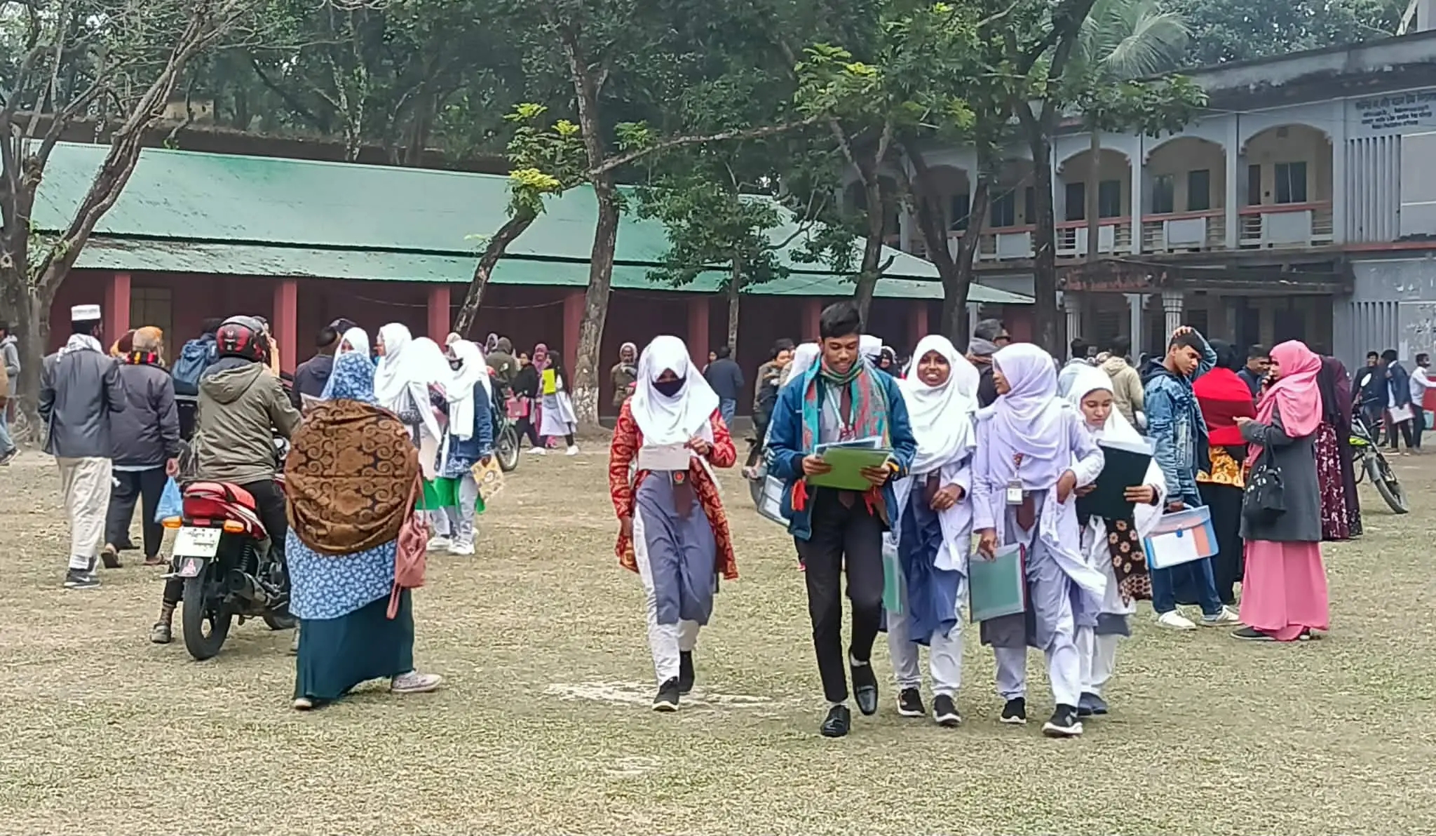 কাউনিয়ায় জুনিয়র বৃত্তি পরীক্ষায় প্রথম দিন ২১ শিক্ষার্থী অনুপস্থিত 