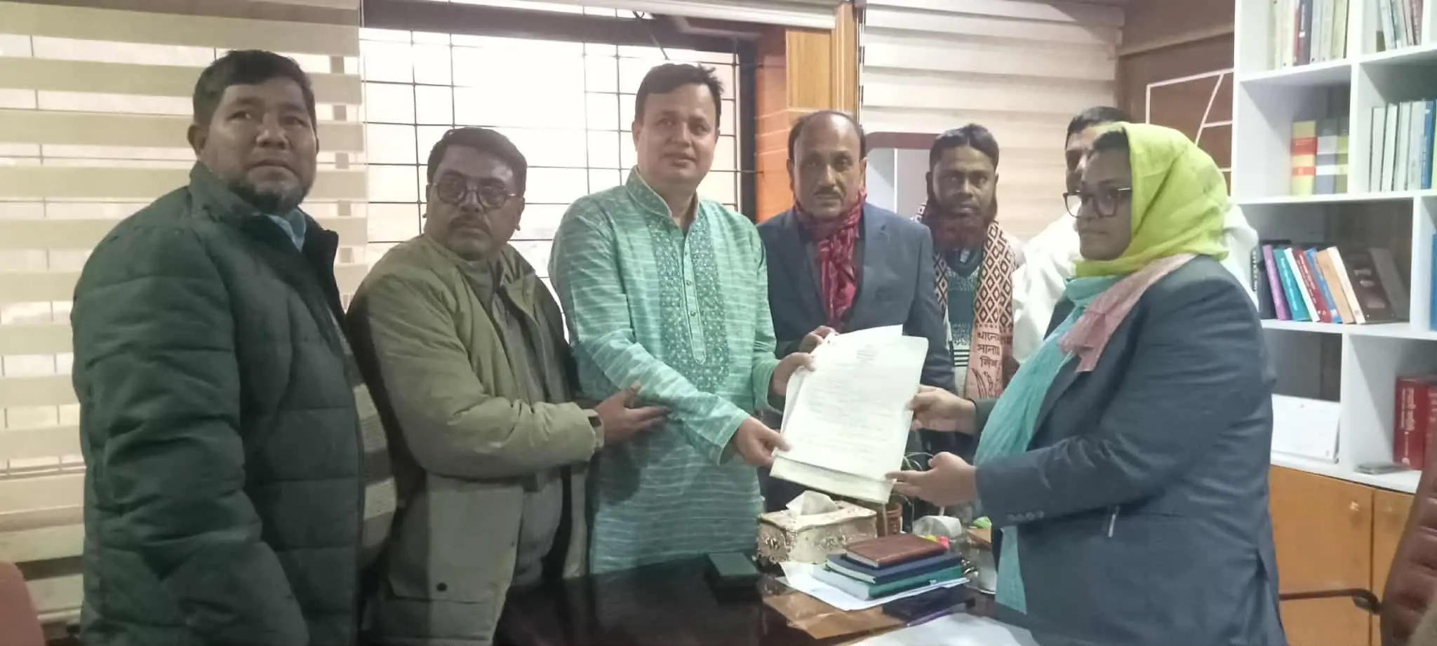 বগুড়া-৪ আসনে সাবেক এমপি মোশারফ হোসেনের মনোনয়ন পত্র দাখিল