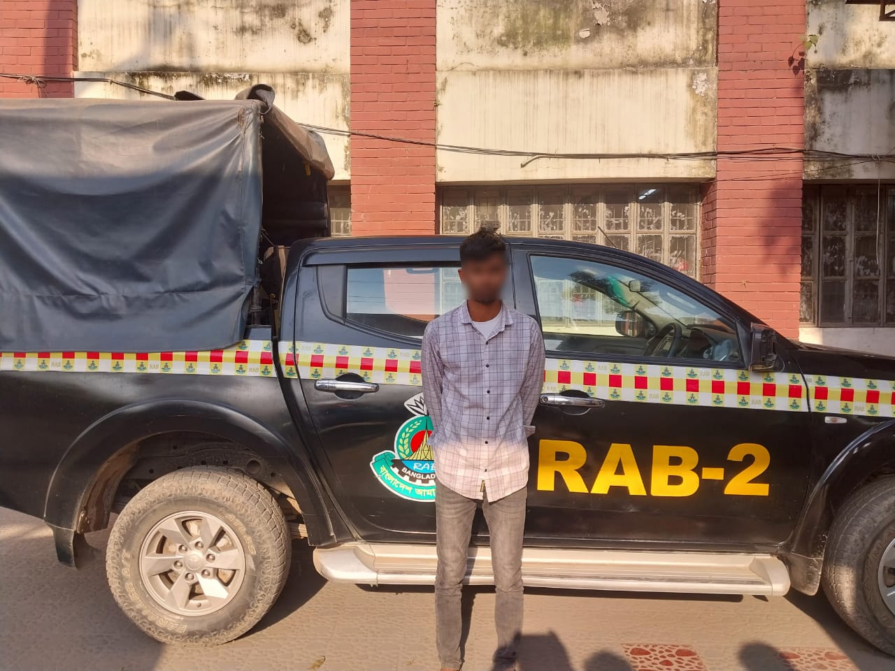 ছাত্রীকে অপহরণের অভিযোগে মামলায় র‌্যাবের যৌথ অভিযানে ভিকটিম উদ্ধারপূর্বক প্রধান আসামি গ্রেফতার