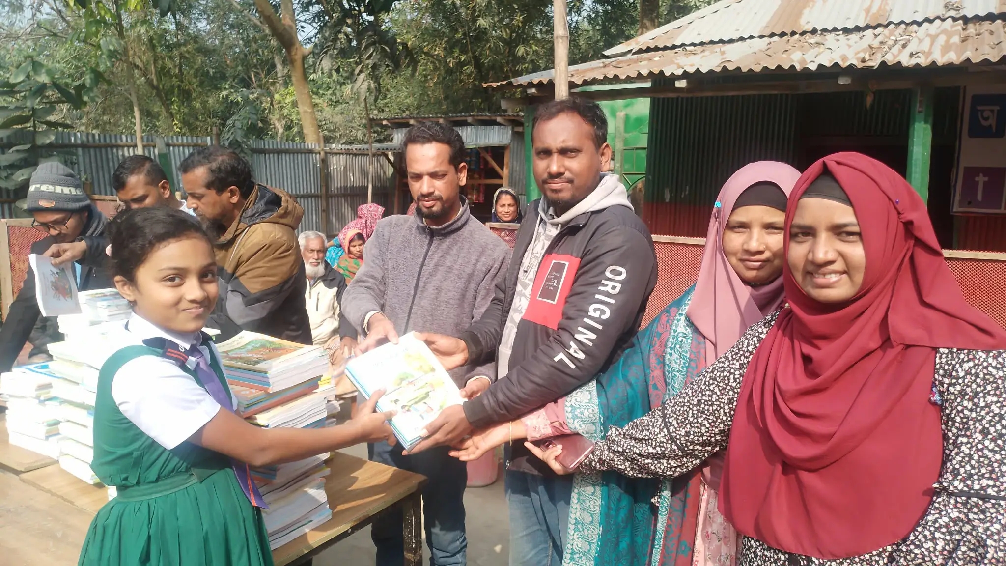 পীরগাছায় ক্রিয়েটিভ মডেল স্কুলে বই উৎসব অনুষ্ঠিত