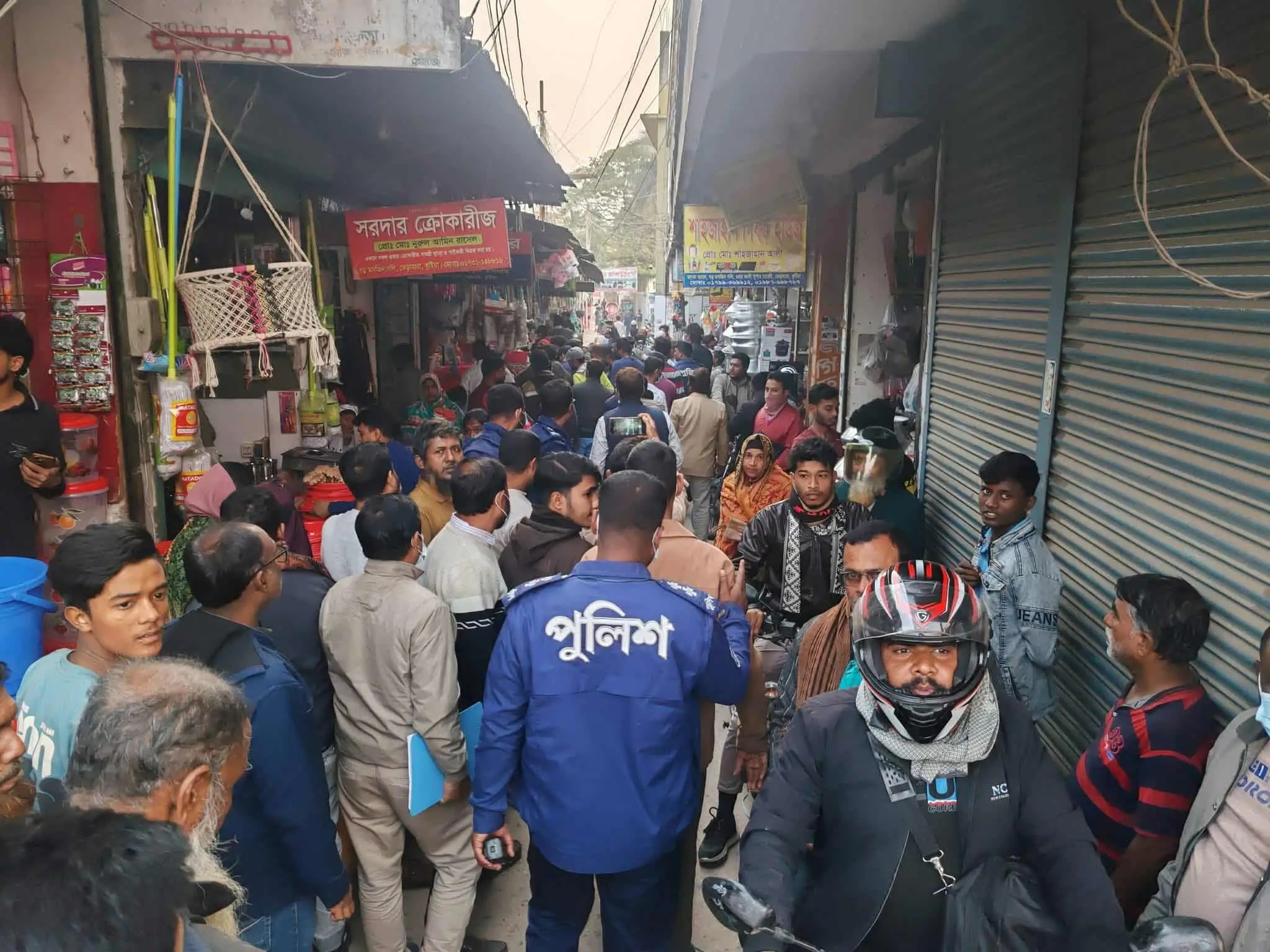 ভেড়ামারায় মেইনরোড ও মসজিদ গলিতে ফুটপাত দখলমুক্ত অভিযান পরিচালনা: পথচারীদের স্বস্তি ফিরলেও স্থায়িত্ব নিয়ে প্রশ্ন!