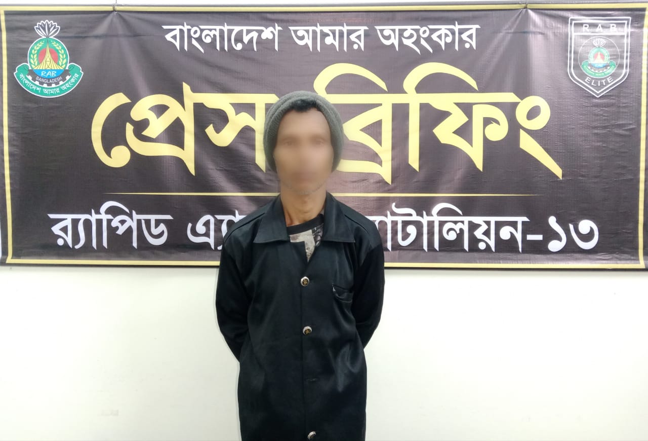 লালমনিরহাটে র‍্যাব-১৩ এর অভিযানে ৯৬ বোতল এস্কাফ জব্দ, গ্রেফতার ১