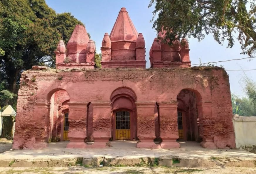 কালের সাক্ষী হয়ে দাঁড়িয়ে রয়েছে রংপুরে দেবী চৌধুরানীর রাজবাড়ি