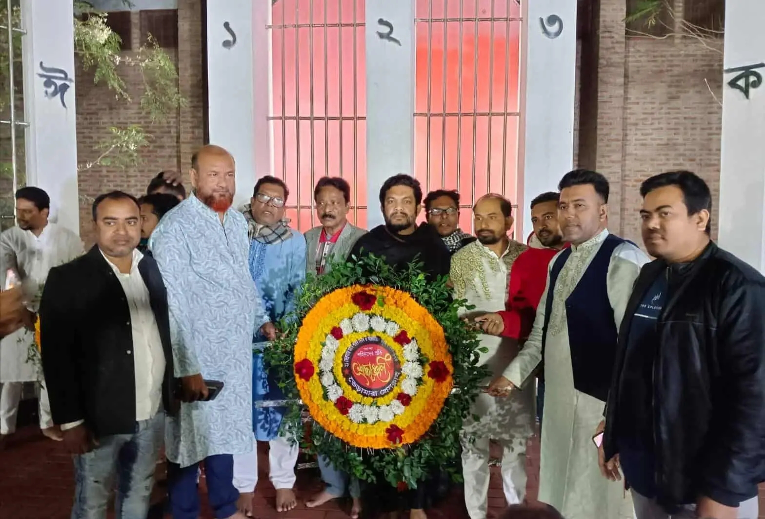 ভেড়ামারায় একুশে ফেব্রুয়ারি উপলক্ষে শহীদদের প্রতি গভীর শ্রদ্ধাঞ্জলি নিবেদন করলেন স্থানীয় সাংবাদিকরা