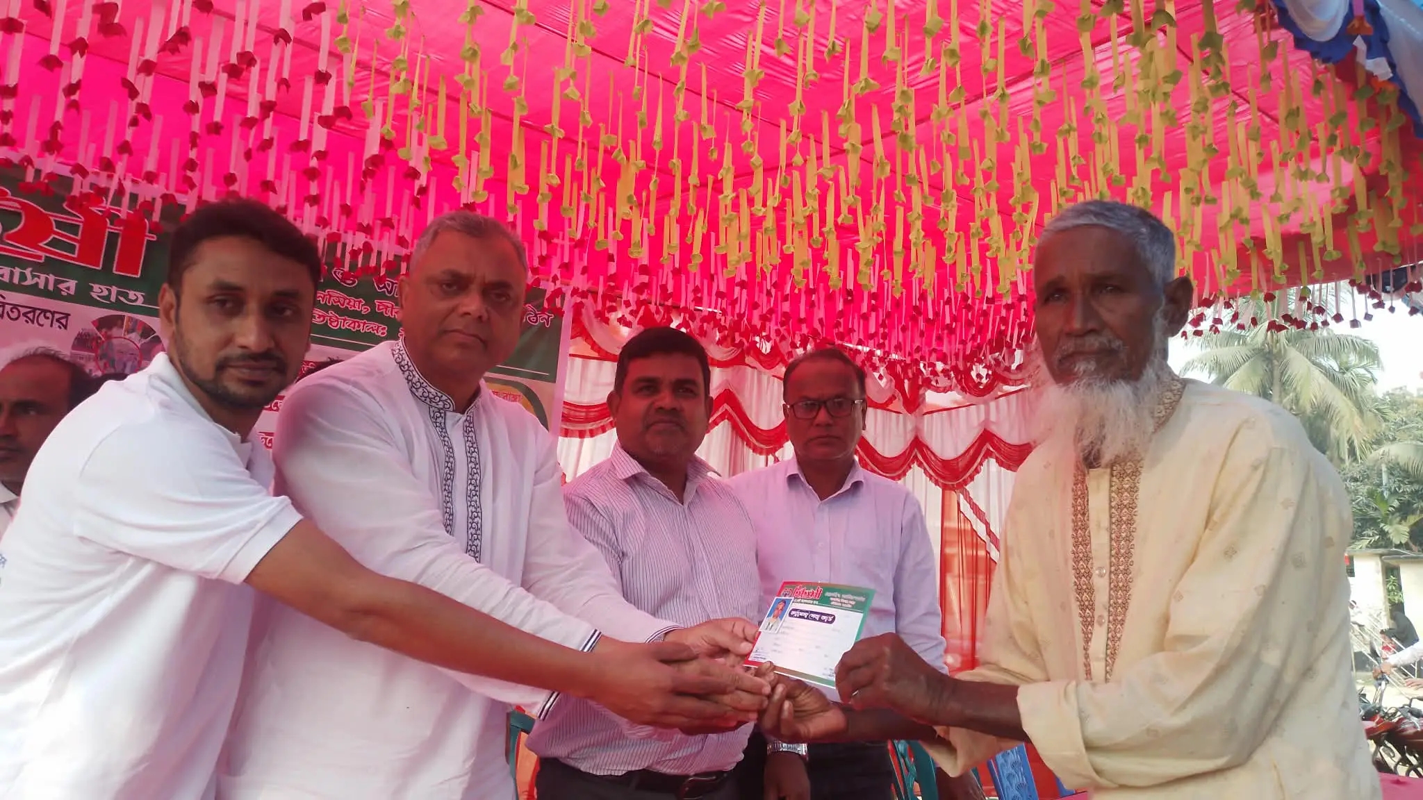 পীরগাছায় হৈতৈষী সংগঠনের ফ্যামিলী সেবা কার্ড বিতরণের শুভ উদ্বোধন