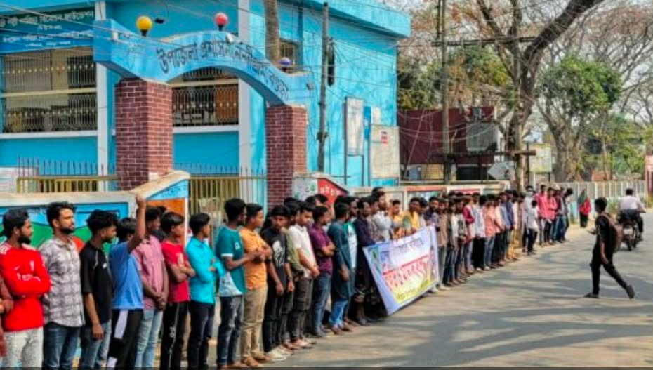 নন্দীগ্রামে মিলন হোসেন হত্যার দাবিতে উপজেলা ও পৌর ছাত্রদলের মানববন্ধন কর্মসূচি পালন