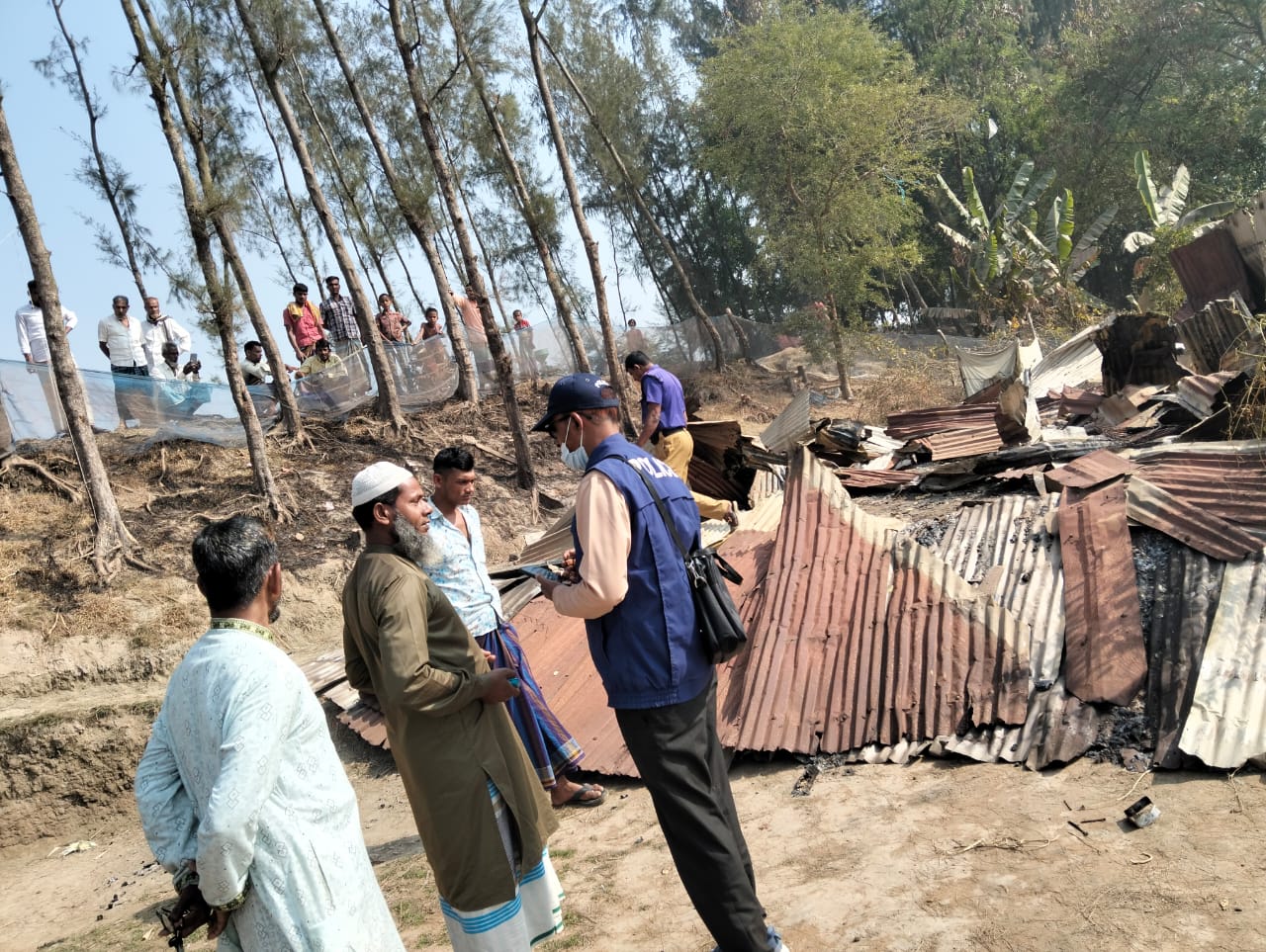 হাতিয়ায় ছাত্রদল নেতার ঘরে আগুন