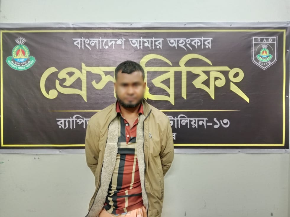 লালমনিরহাটের কালিগঞ্জে র‌্যাব-১৩ এর অভিযানে ২০০ বোতল এস্কাফ (ESKuf) জব্দসহ ০১ জন মাদক ব্যবসায়ী গ্রেফতার