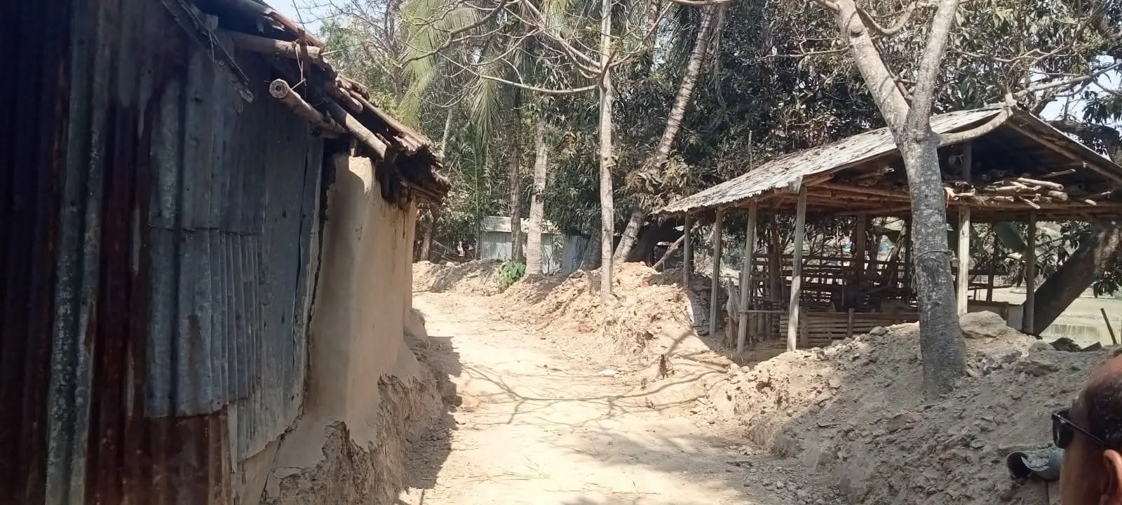 নন্দীগ্রামে স্কুলের জায়গা দখল করে রাস্তা নির্মাণে বাঁধা প্রদান