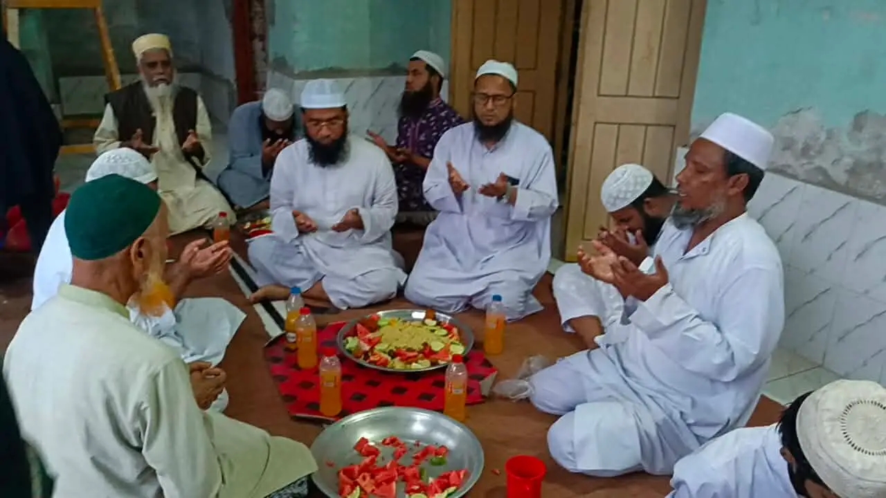 কাউনিয়ায় ইত্তিফাকুল উলাম লি ইসলাহীল উম্মাহ এর উদ্যোগে ইফতার মাহফিল
