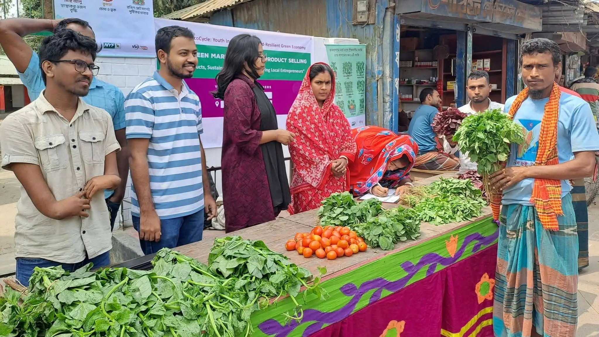 গাইবান্ধায় পরিবেশবান্ধব পণ্যের বাজার: উদ্যোক্তা একঝাঁক তরুণ-তরুণী