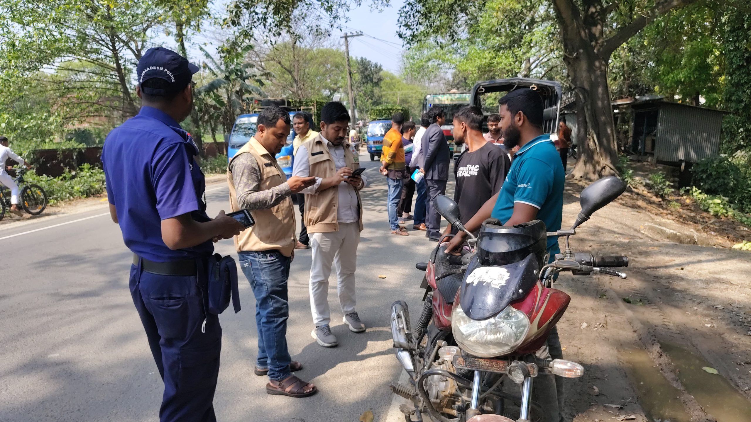জাতীয় সড়কে বিআরটিএর অভিযান, জরিমানা প্রায় ২ লাখ টাকা
