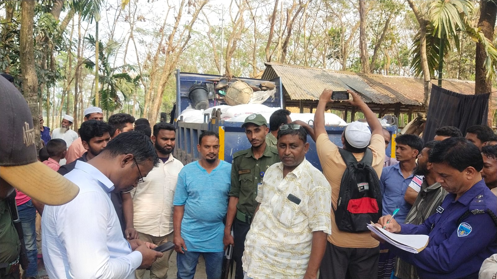 হাতিয়ায় অভিযানে ২৮৫ বস্তা চোরাই চিনি জব্দ, আটক কেউ নয়