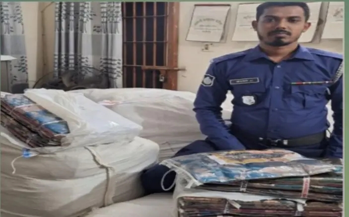 আশুগঞ্জ রেলওয়ে স্টেশনে, মালিকানাহীন কর্ণফুলি ট্রেন থেকে ৫৪ লাখ টাকার ভারতীয় শাড়ি উদ্ধার