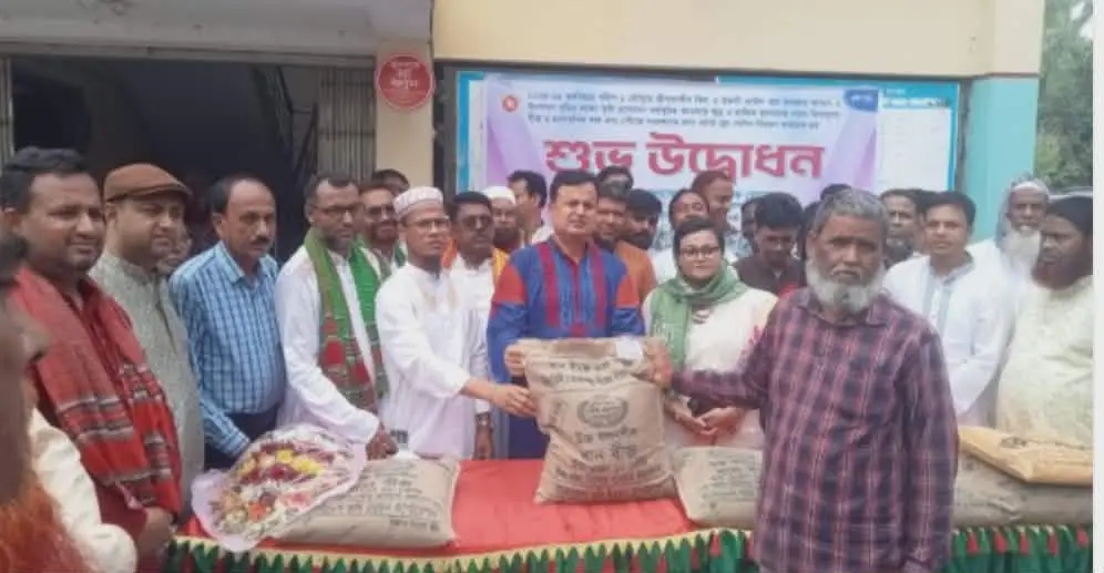 নন্দীগ্রামে বিনামূল্যে কৃষি প্রণোদনার উদ্বোধন করেন এমপি মোশাররফ হোসেন