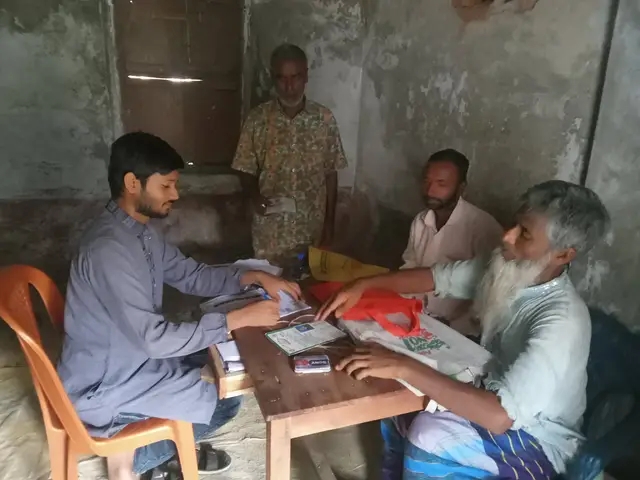 আত্রাইয়ে খাদ্যবন্ধক কর্মসূচির আওতায় ভোক্তাদের মাঝে সুলভ মূল্যে চাল বিতরণ