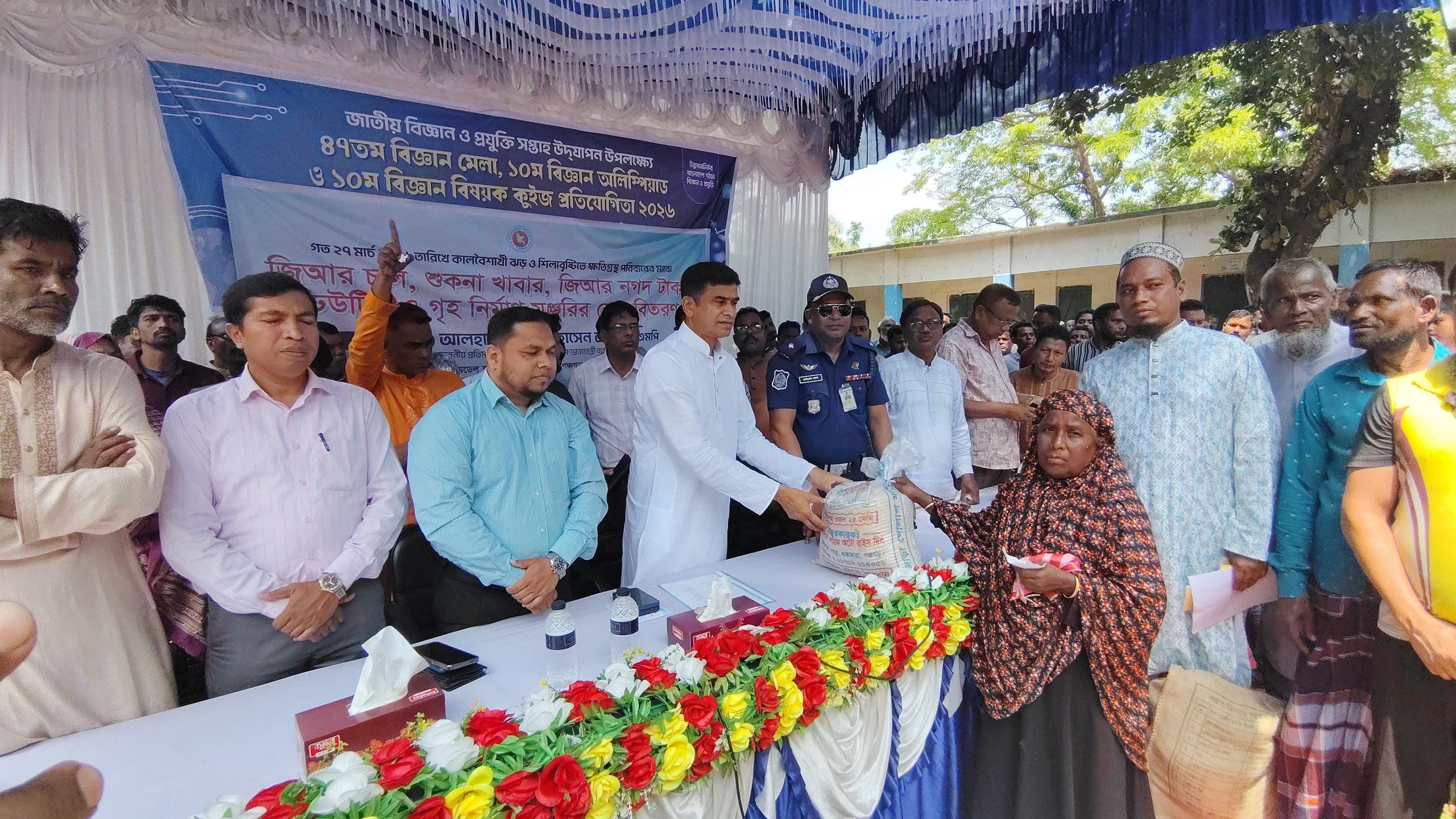 প্রধানমন্ত্রীর স্ত্রীও পাবেন ফ্যামেলি কার্ড যোগ্যতার ভিত্তিতে বণ্টন, দলীয় প্রভাব নেই- প্রতিমন্ত্রী ফরহাদ হোসেন আজাদ