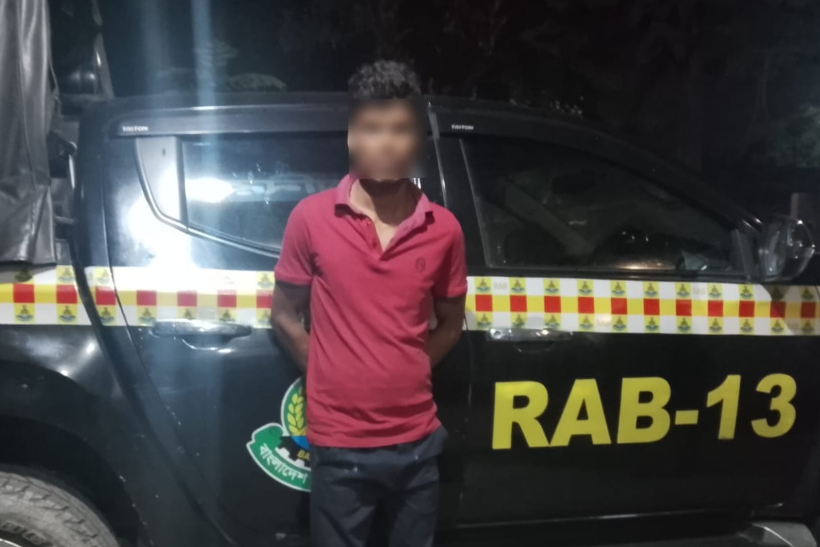লালমনিরহাটে স্কুলছাত্রী ধর্ষণ মামলার প্রধান আসামিকে গ্রেফতার করেছে র‌্যাব