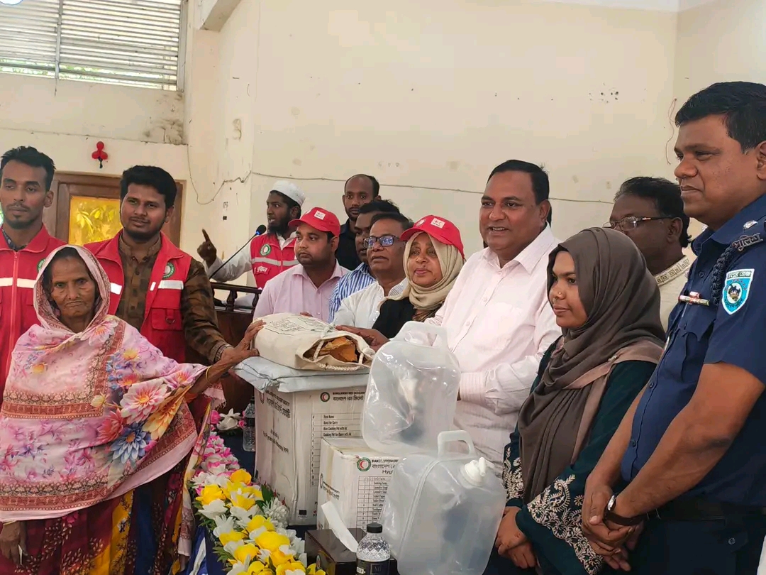 আদিতমারীতে কালবৈশাখী ঝড়ে ক্ষতিগ্রস্ত পরিবারের মাঝে নন ফুড আইটেম বিতরণ