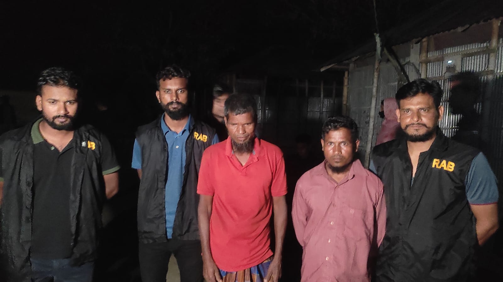 রংপুরে র‌্যাব ১৩ ও জেলা প্রশাসন কর্তৃক যৌথ ভ্রাম্যমান আদালত পরিচালনা করে ০২ জন ব্যাক্তিকে কারাদন্ড