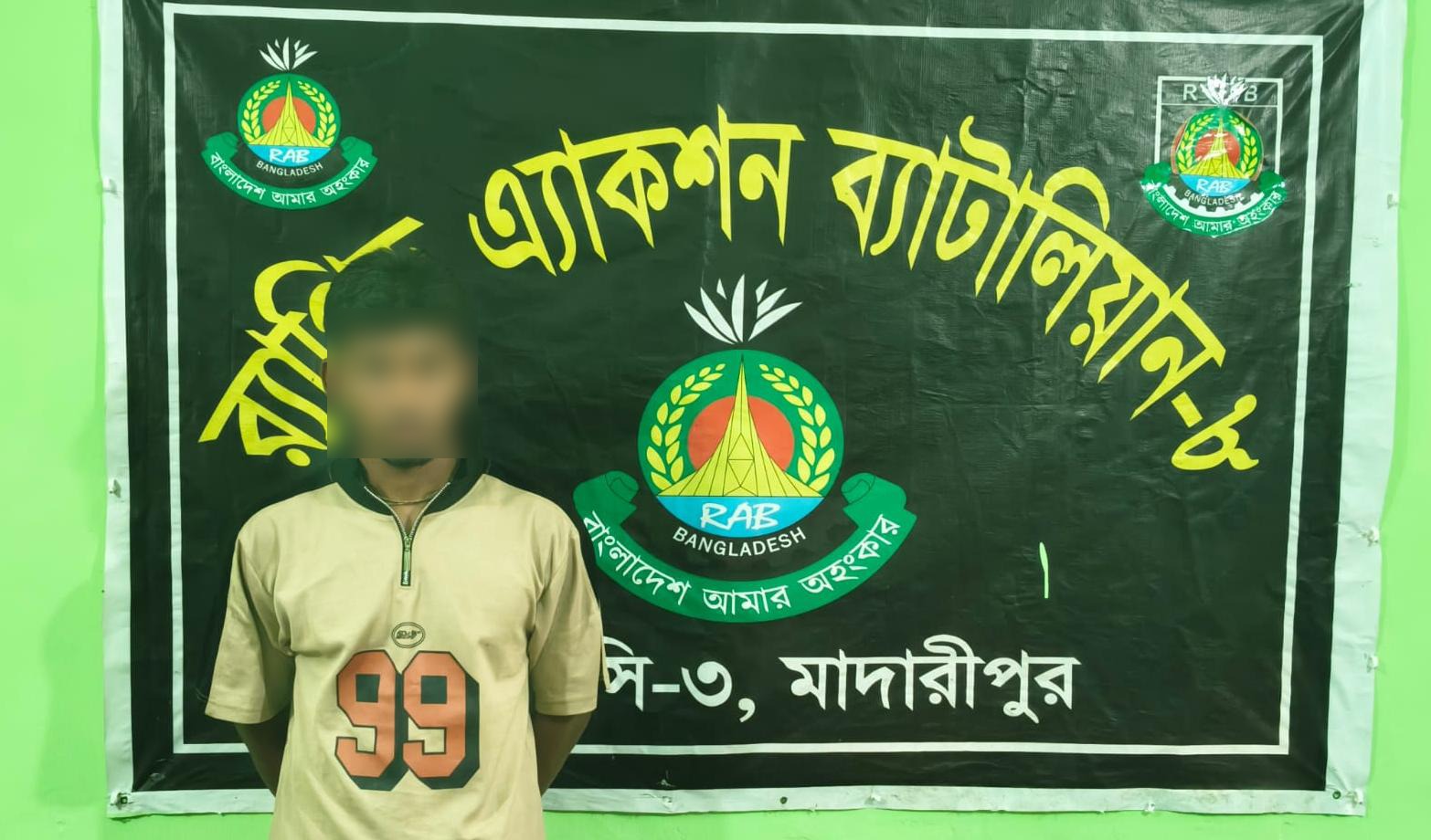 গাইবান্ধার গোবিন্দগঞ্জের চাঞ্চল্যকর হত্যা মামলার প্রধান আসামি র‍্যাবের অভিযানে মাদারীপুর থেকে গ্রেফতার
