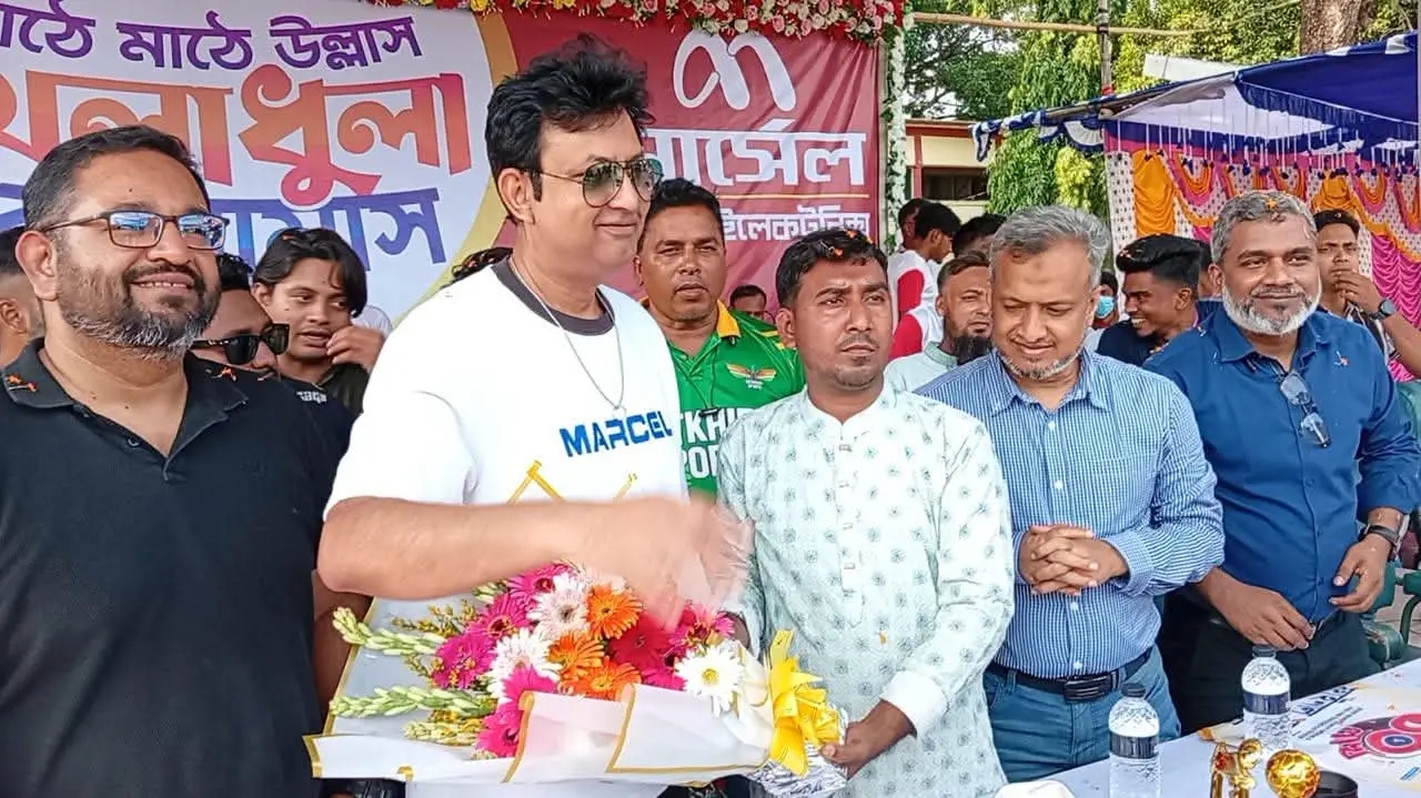 নাজমা ইলেকট্রনিক্স মার্সেল শোরুম এর উদ্যোগে ফুটবল টুর্নামেন্টের ফাইনাল অনুষ্ঠিত