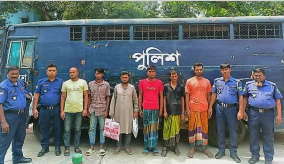 নন্দীগ্রামে ১১০ পিস ইয়াবাসহ ৪ মাদক ব্যবসায়ী ও পরোয়ানাভুক্তসহ আটক ৬