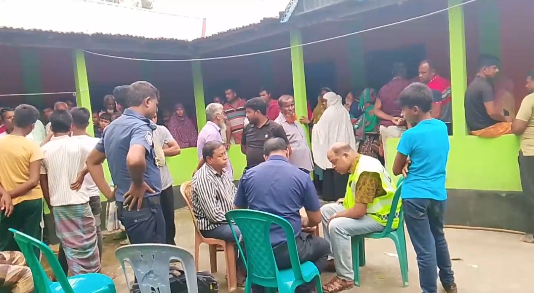 আদিতমারী’র দুর্গাপুরে বসতঘর থেকে নারীর বিবস্ত্র মরদেহ উদ্ধার