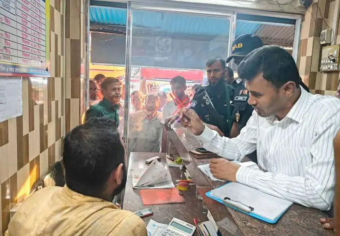 বগুড়ায় যৌথ অভিযানে দুই পরিবহন ম্যানেজারের ১০ হাজার টাকা জরিমানা আদায়