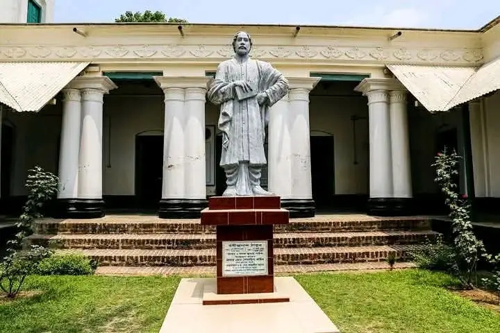 নওগাঁর আত্রাইয়ে ইতিহাস আর ঐতিহ্যে গাঁথা পতিসর রবীন্দ্রনাথের কাচারিবাড়ী