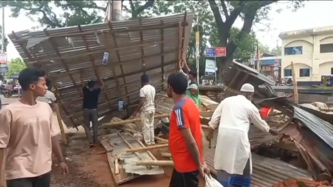 গাইবান্ধা রেলস্টেশন এলাকায় অবৈধ স্থাপনা উচ্ছেদ অভিযান