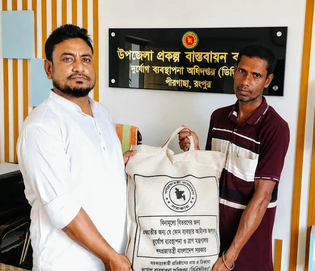 সংবাদ প্রকাশের পর প্রশাসনের সহায়তা, পীরগাছায় আলতাফ পেলেন খাদ্য ও ঘর নির্মাণের আশ্বাস