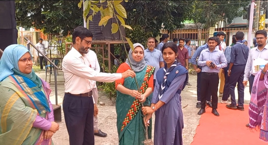 পরিবেশ সুরক্ষায় পঞ্চগড়ে শুরু হলো বৃহৎ বৃক্ষরোপণ কর্মসূচি, লক্ষ্য ২ লাখ ৪০ হাজার গাছ