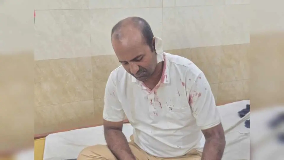 মায়ের পক্ষ নেওয়ায় চাচাতো ভাইকে মারধরের অভিযোগ, ৩ জনের নামে মামলা