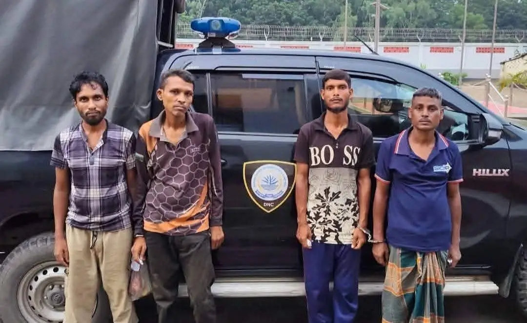 বগুড়া মহানগরে গাঁজা ও ট্যাপেন্টাডলসহ গ্রেফতার-৪ ভ্রাম্যমাণ আদালতে সাজা প্রদান
