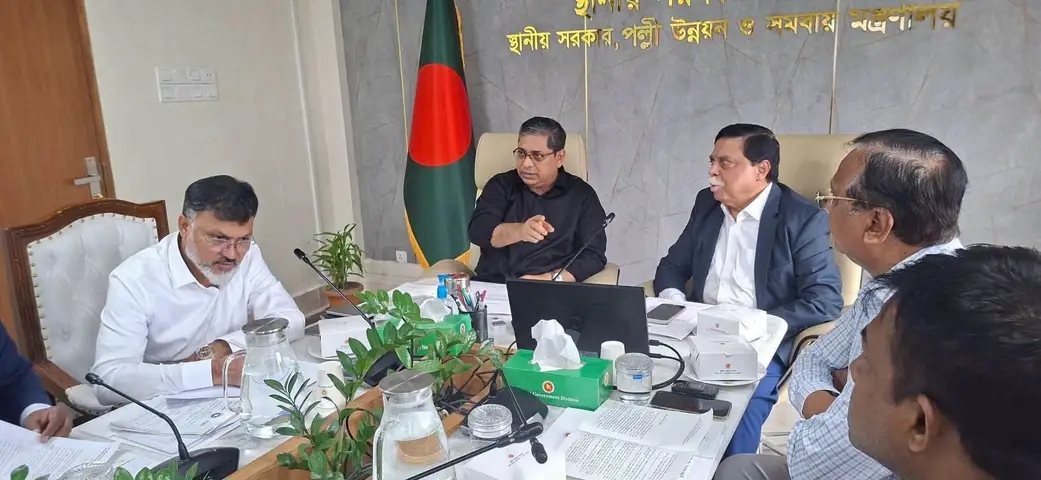 তিন চাকার স্বল্পগতির ব্যাটারিচালিত রিকশা চলাচল নিয়ে স্থানীয় সরকার বিভাগে আলোচনা সভা