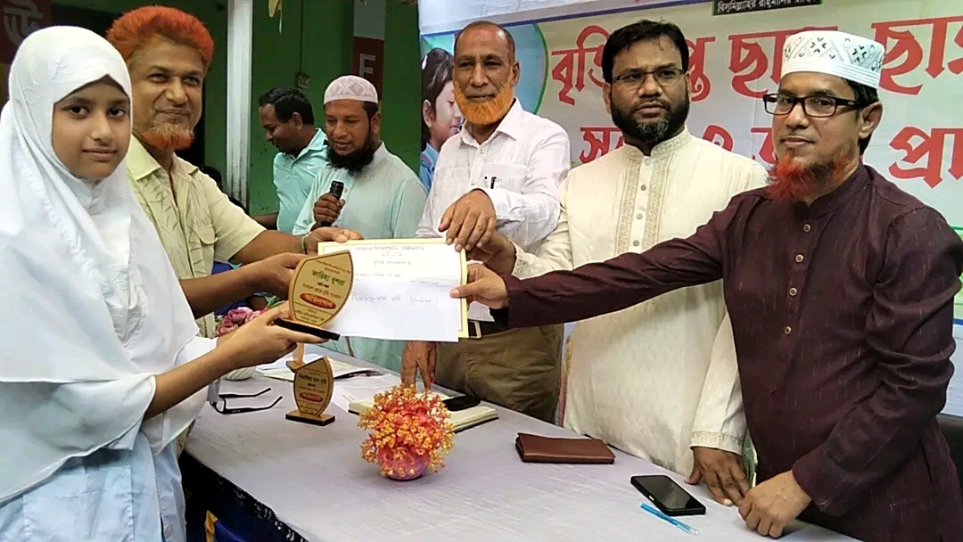 প্রাইম রেসিডেন্সিয়াল স্কুলের বৃত্তিপ্রাপ্ত শিক্ষার্থীদের সংবর্ধনা ও পুরস্কার প্রদান