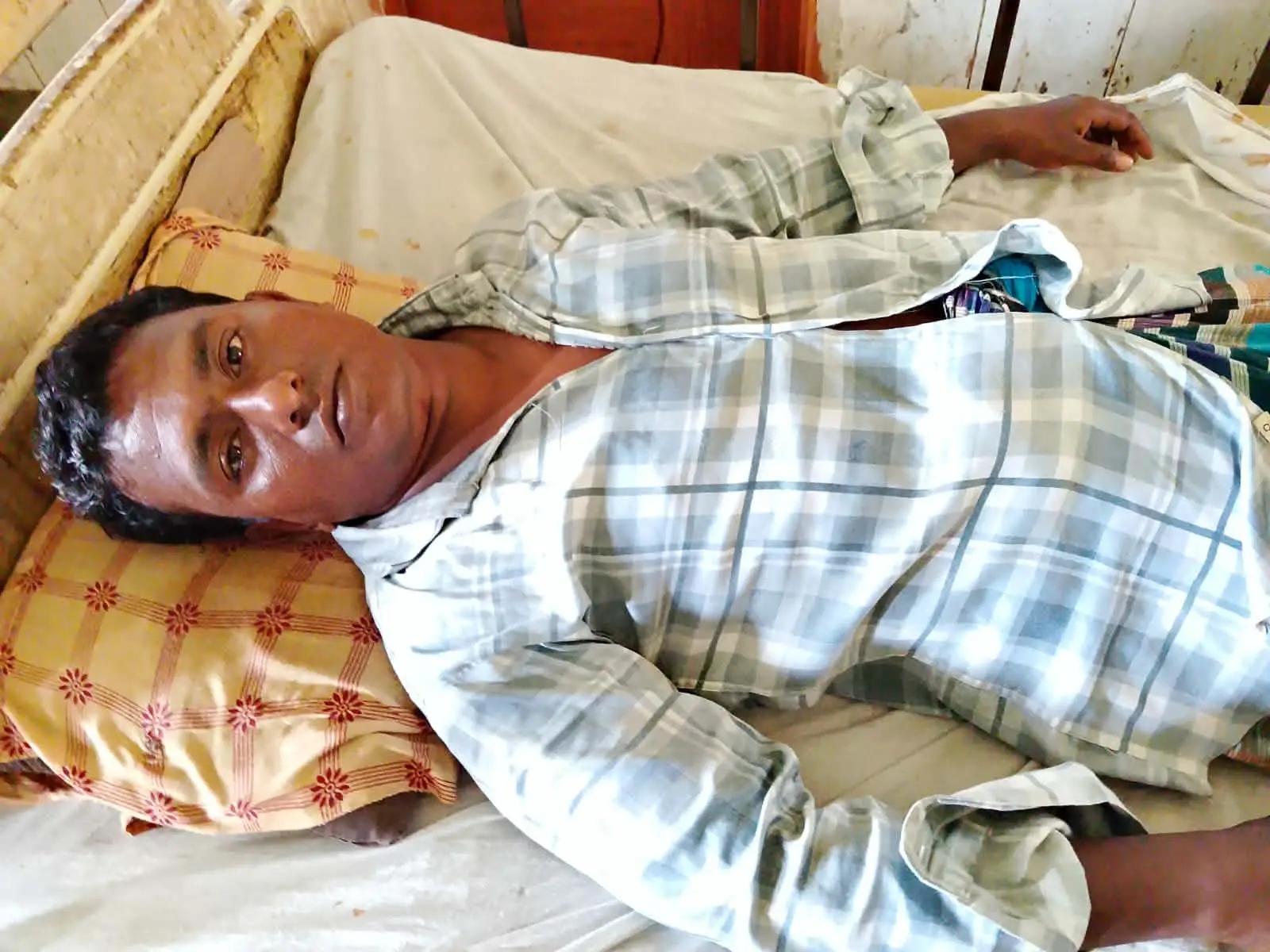 পীরগাছায় স্বামীকে গাছের সঙ্গে বেঁধে মারধর ও শ্বাসরোধে হত্যাচেষ্টার অভিযোগ