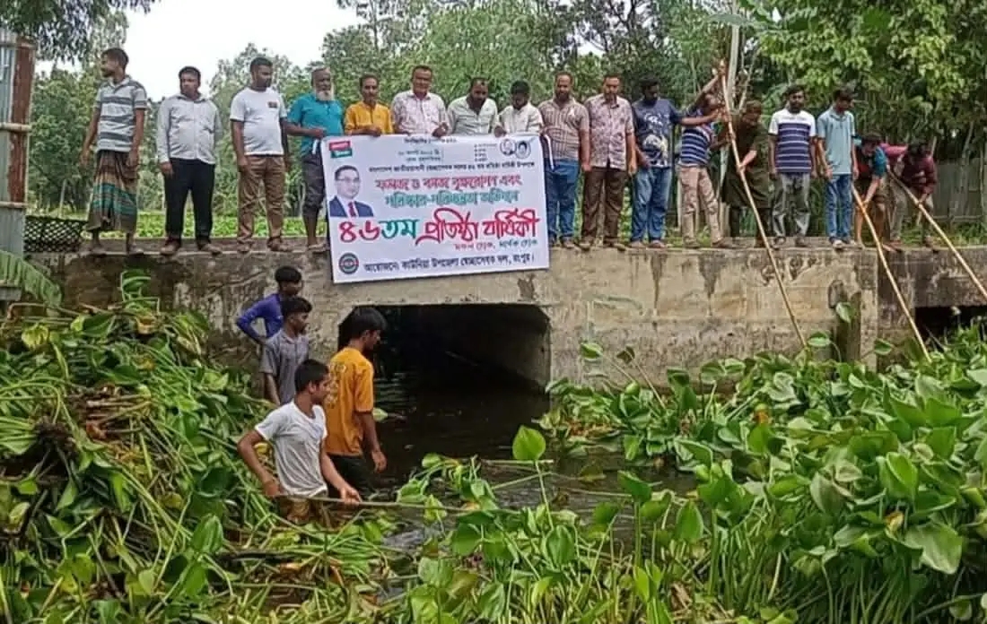 কাউনিয়ায় স্বেচ্ছাসেবক দলের বৃক্ষরোপণ ও পরিষ্কার পরিচ্ছন্নতা কর্মসূচি