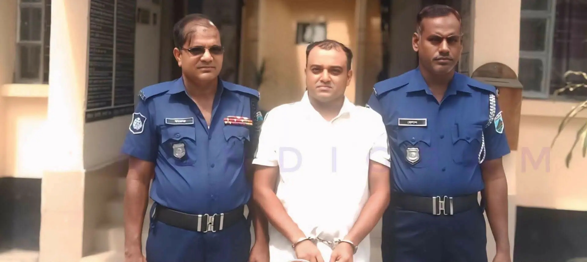নন্দীগ্রামে র‍্যাবের অভিযানে ইয়াবার বড় চালান জব্দ, ১২০০ পিস ইয়াবাসহ যুবক গ্রেপ্তার
