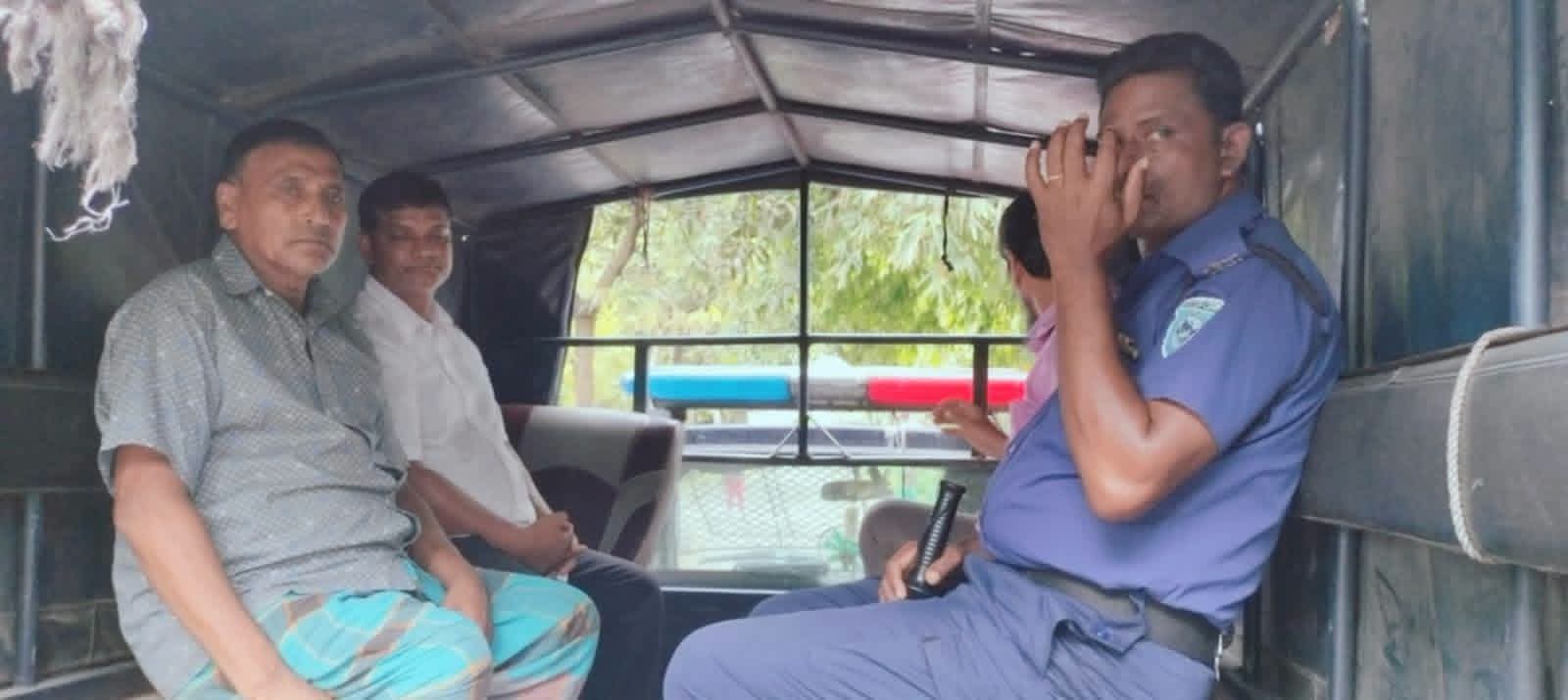 দিনাজপুরে ভূমি উন্নয়ন করের আড়ালে ঘুষ, তহশিলদারসহ আটক ৩